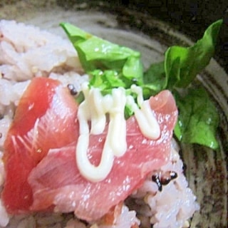 雑穀米ルッコラ鮪丼